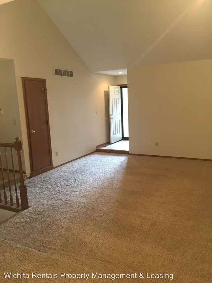 3011 N Longfellow Ct - Photo 3 of 8