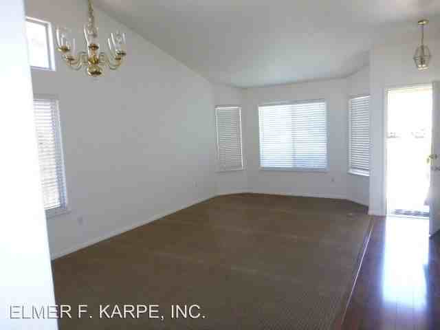 4919 Sanderling Ln - Photo 3 of 7