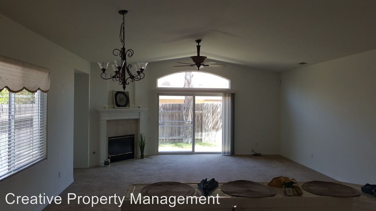 849 Sloan Terrace - Photo 3 of 18