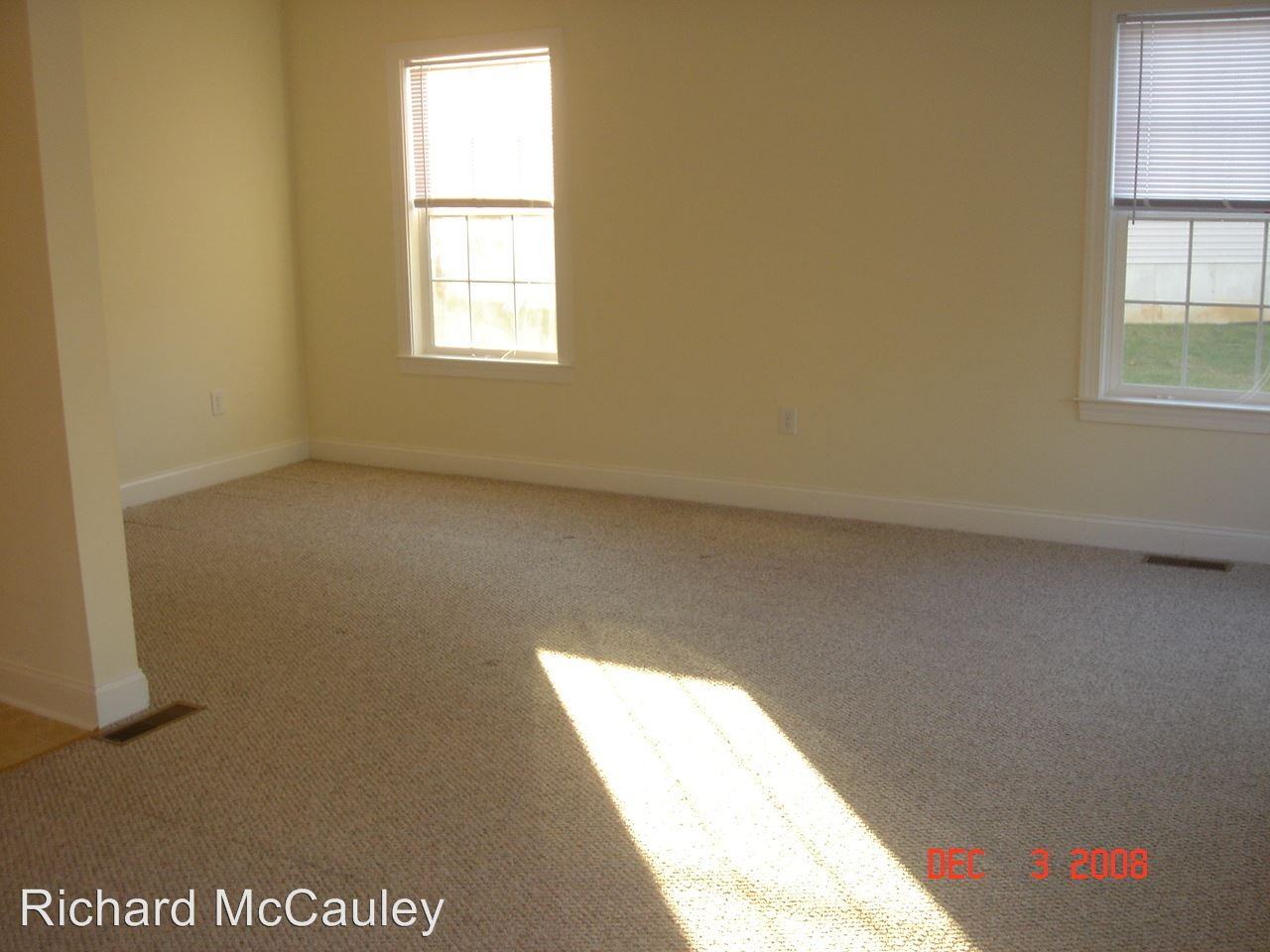 264 Maple Ct - Photo 2 of 7
