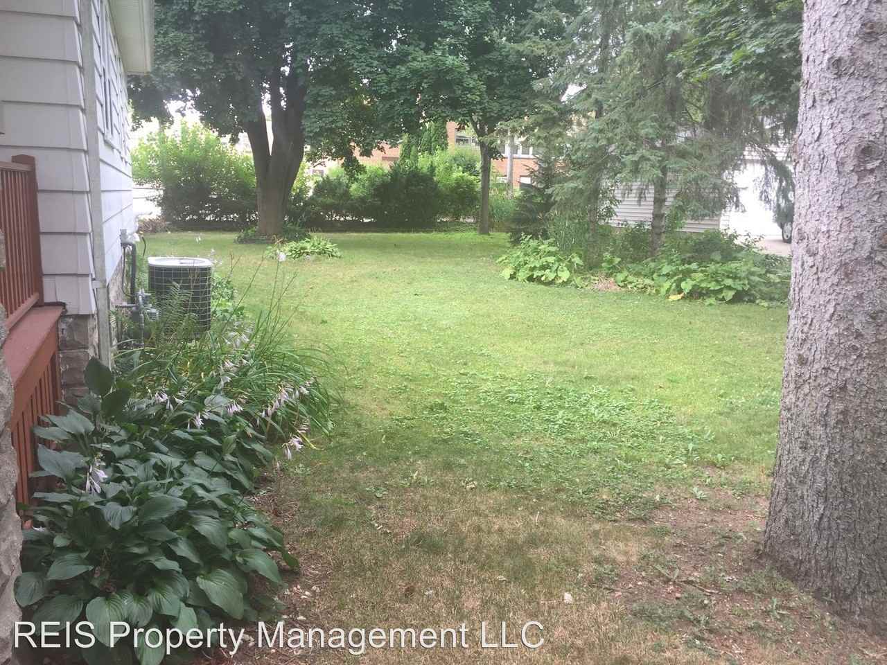 5825 S 112th St - Photo 2 of 17