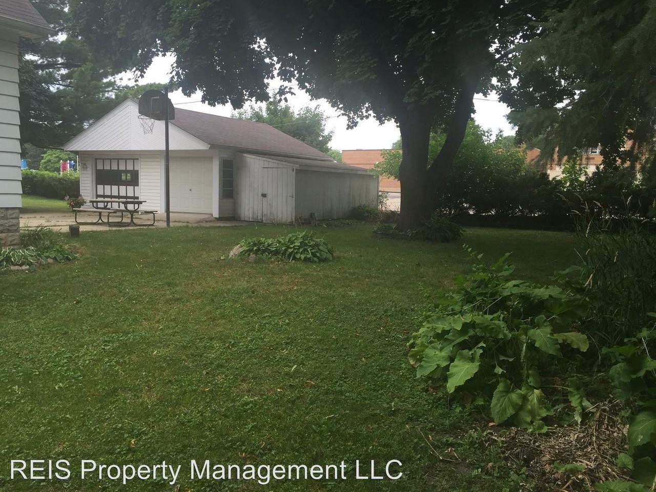 5825 S 112th St - Photo 3 of 17