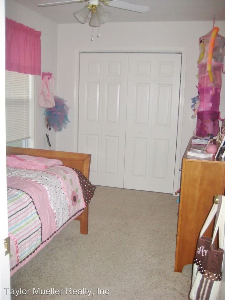 152 Justin Ave - Photo 3 of 9