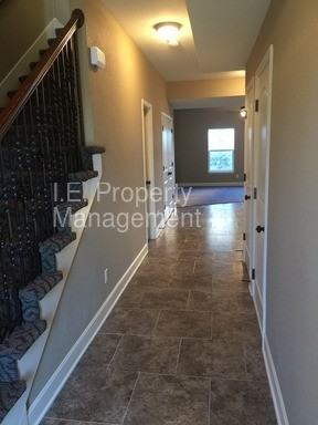 9415 N Lenox Ave - Photo 2 of 16