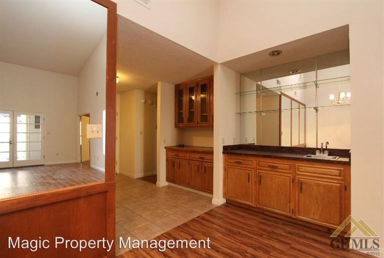 2111 Manning St - Photo 2 of 8