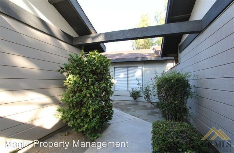 2111 Manning St - Photo 3 of 8