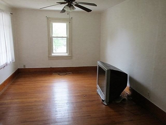 1002 Hoyne St - Photo 2 of 10