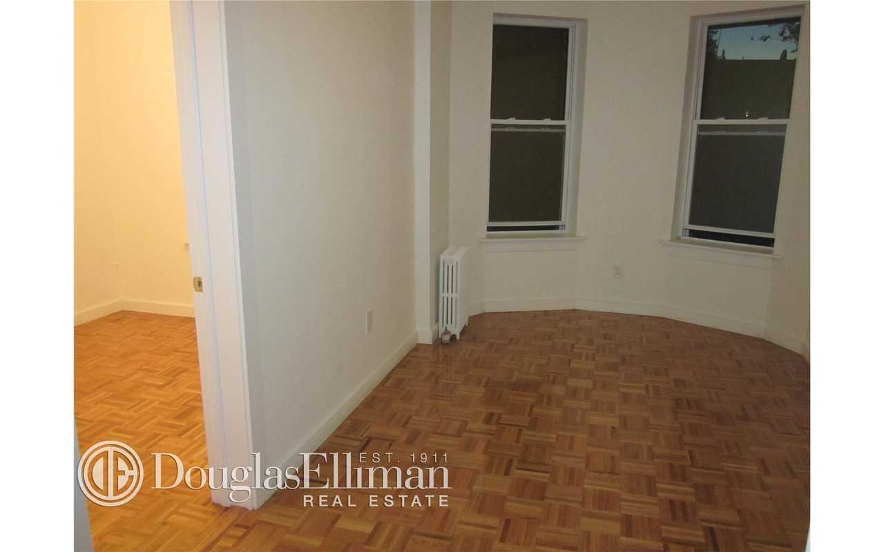 11214 19th Ave 2 - Photo 2 of 6