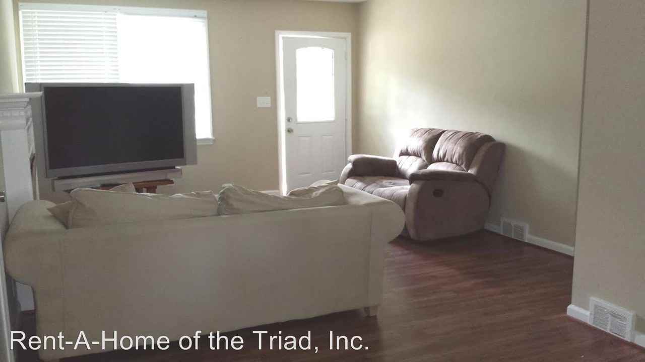 811 King George Dr - Photo 2 of 7