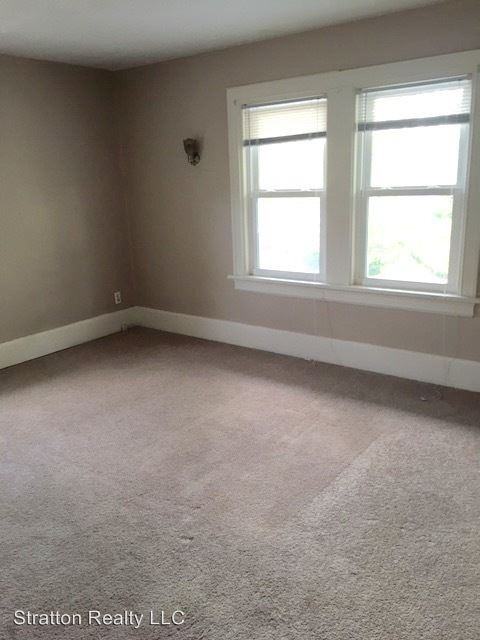 1008 Locust St - Photo 2 of 11