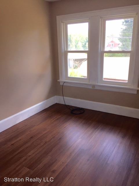 1008 Locust St - Photo 3 of 11