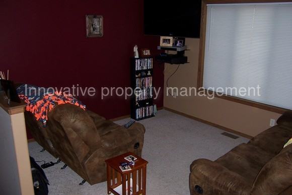 501 Cottonwood Dr - Photo 2 of 17