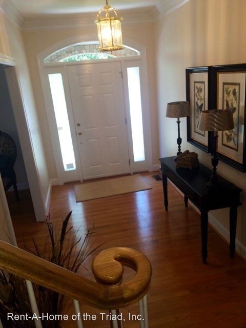 906 McDowell Dr - Photo 3 of 20