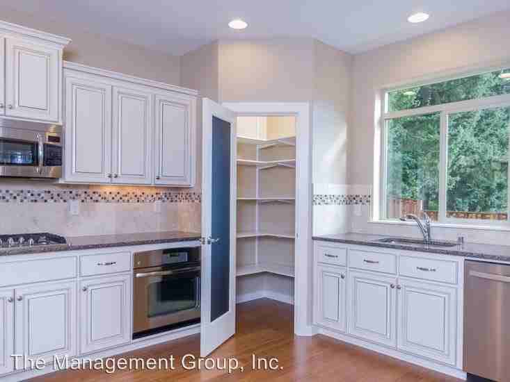 4018 NE Everett Ct - Photo 2 of 20