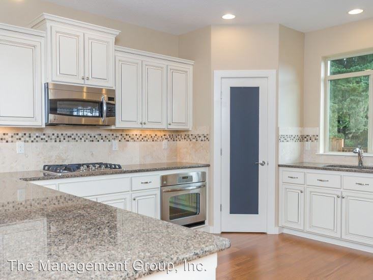 4018 NE Everett Ct - Photo 3 of 20