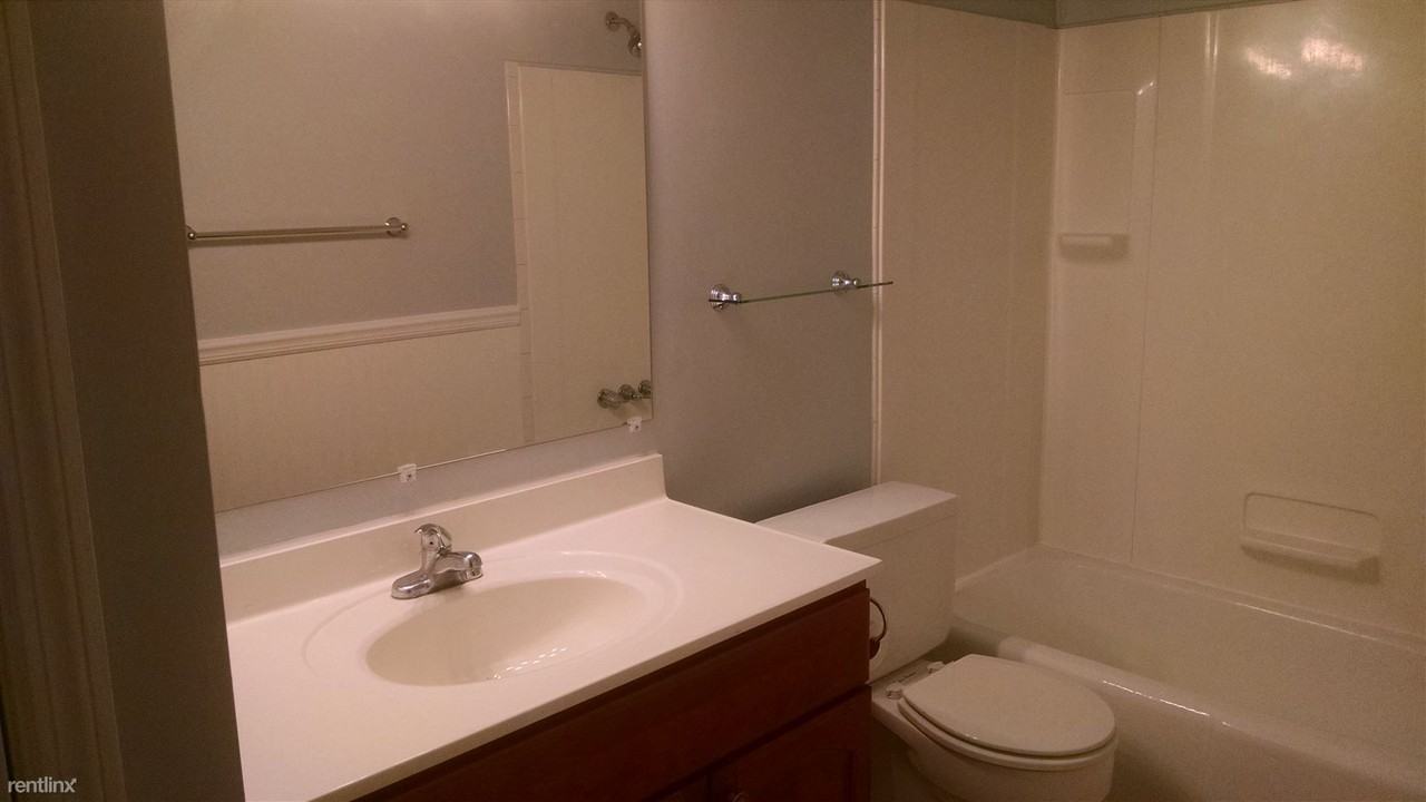 950 Margarite Dr - Photo 2 of 10