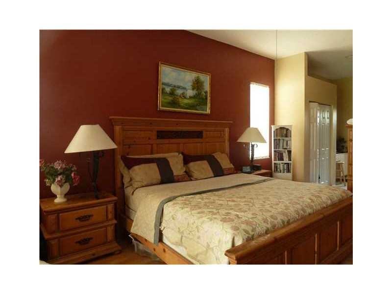 16446 Mariposa Cir E - Photo 3 of 6