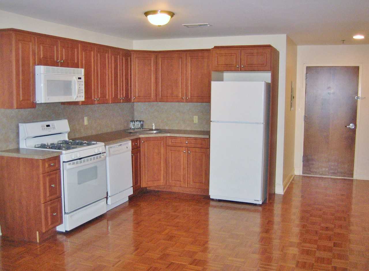 4 Emerson Plaza W A - Photo 2 of 6