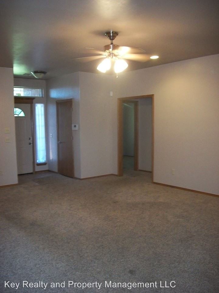 636 NW 113th St - Photo 2 of 14