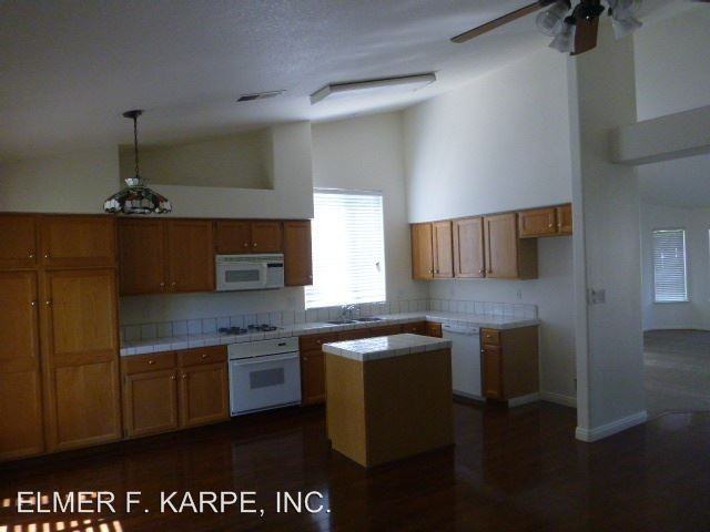 4919 Sanderling Ln - Photo 2 of 7