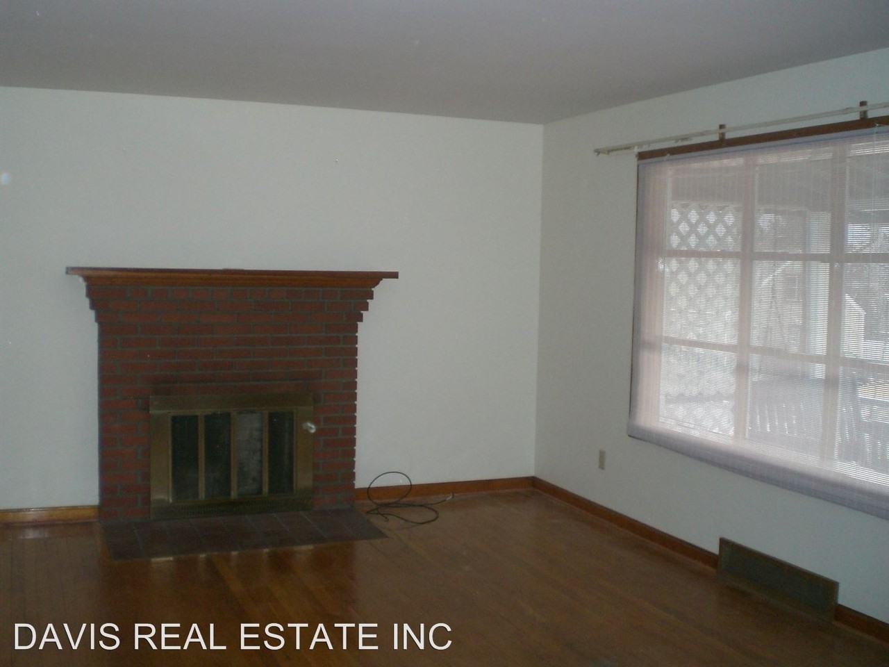 304 S Hampton St - Photo 2 of 13