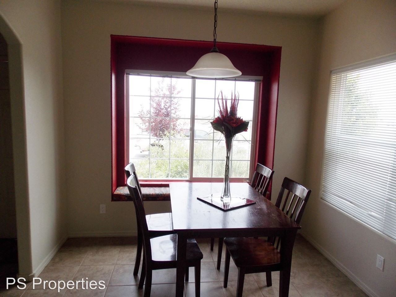 11605 Pocono Rd SE - Photo 3 of 10