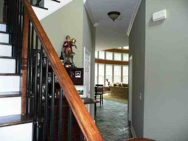 713 Circle Dr - Photo 3 of 20