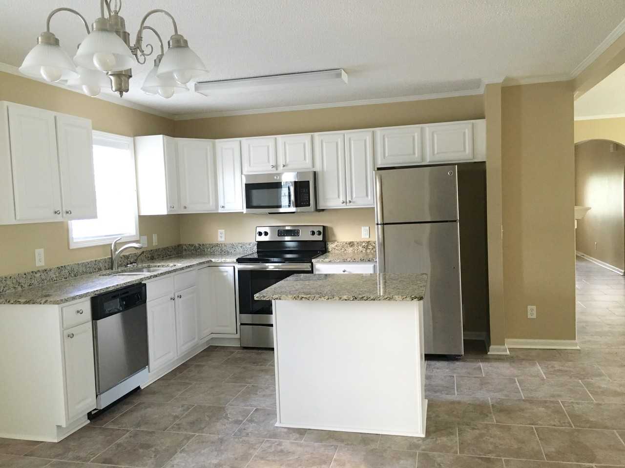 701 Comanche Ct - Photo 2 of 24