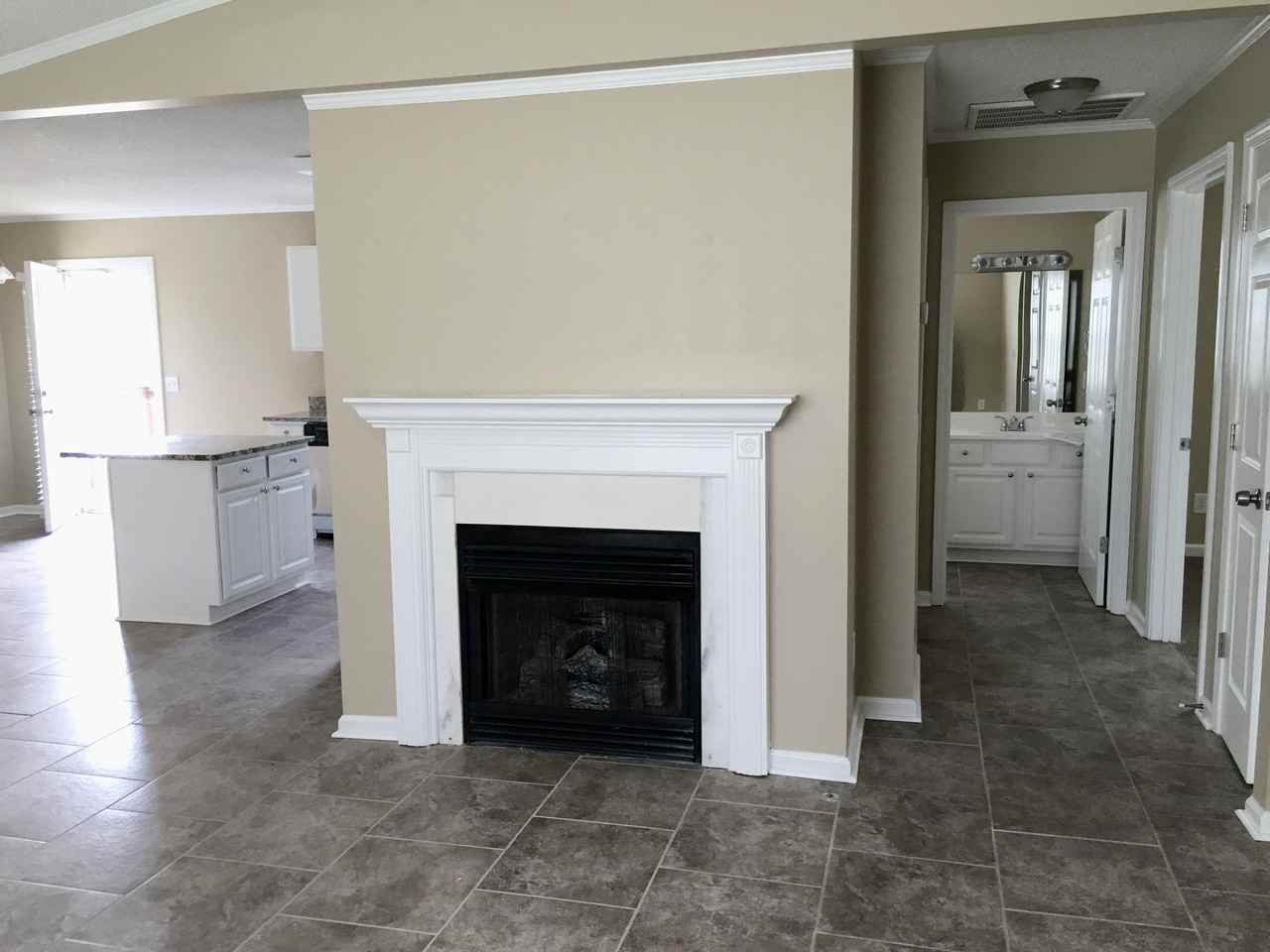 701 Comanche Ct - Photo 3 of 24