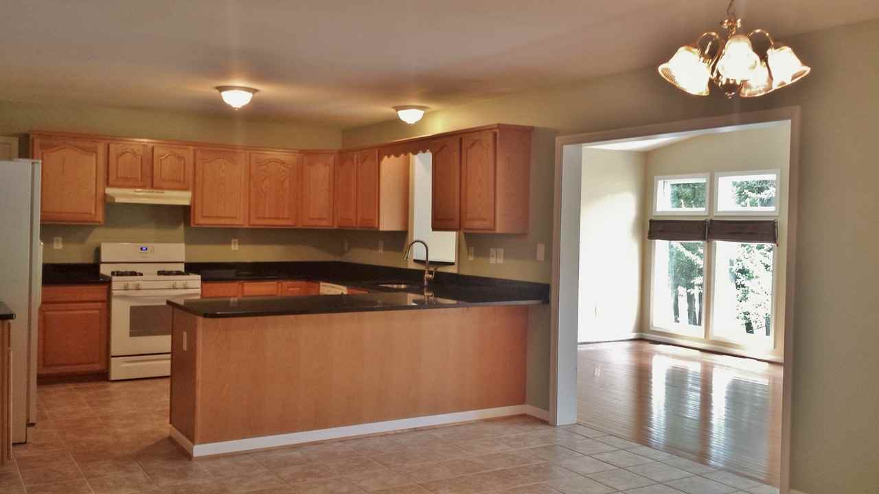 860 White Ave - Photo 2 of 27