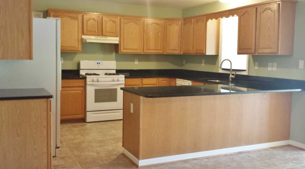 860 White Ave - Photo 3 of 27