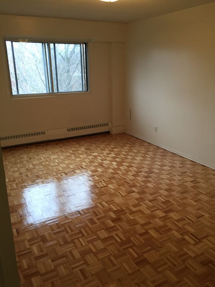 5450 Chemin Queen Mary - Photo 3 of 6