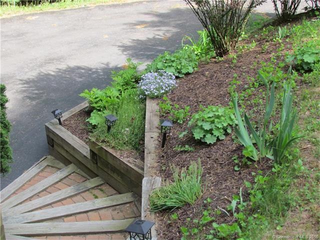 40 Fawnbrook Ln - Photo 2 of 20