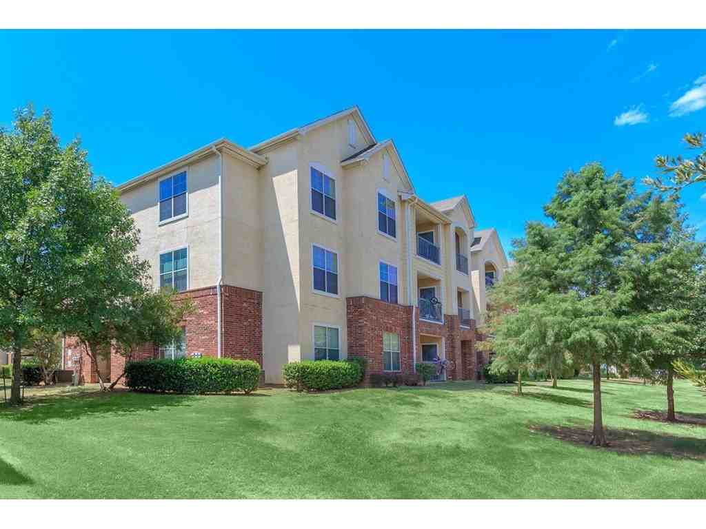 Addison Park - Photo 2 of 20