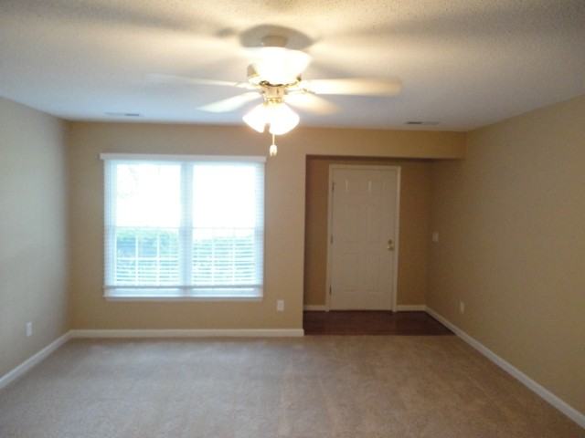 970 Hazelwood Dr - Photo 2 of 9