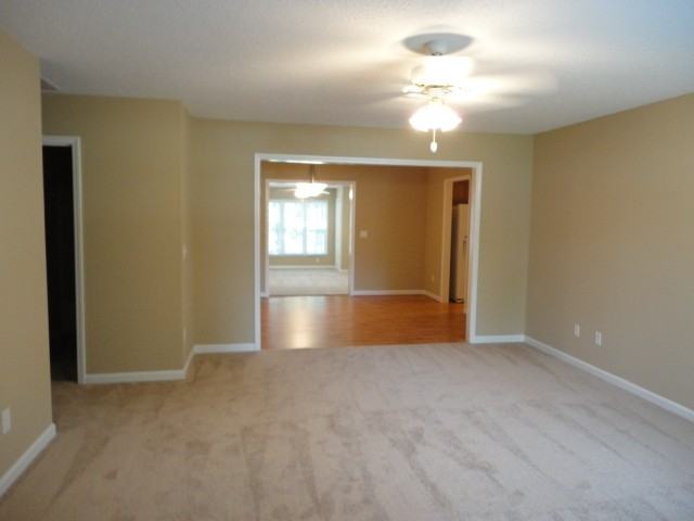 970 Hazelwood Dr - Photo 3 of 9