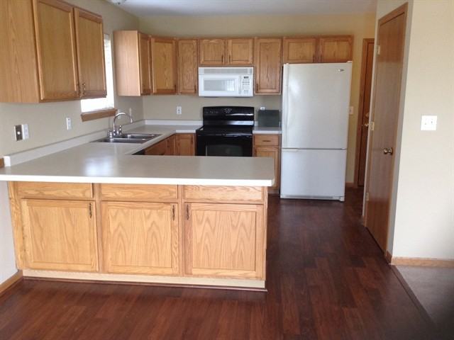 406 S Sherman St - Photo 3 of 9