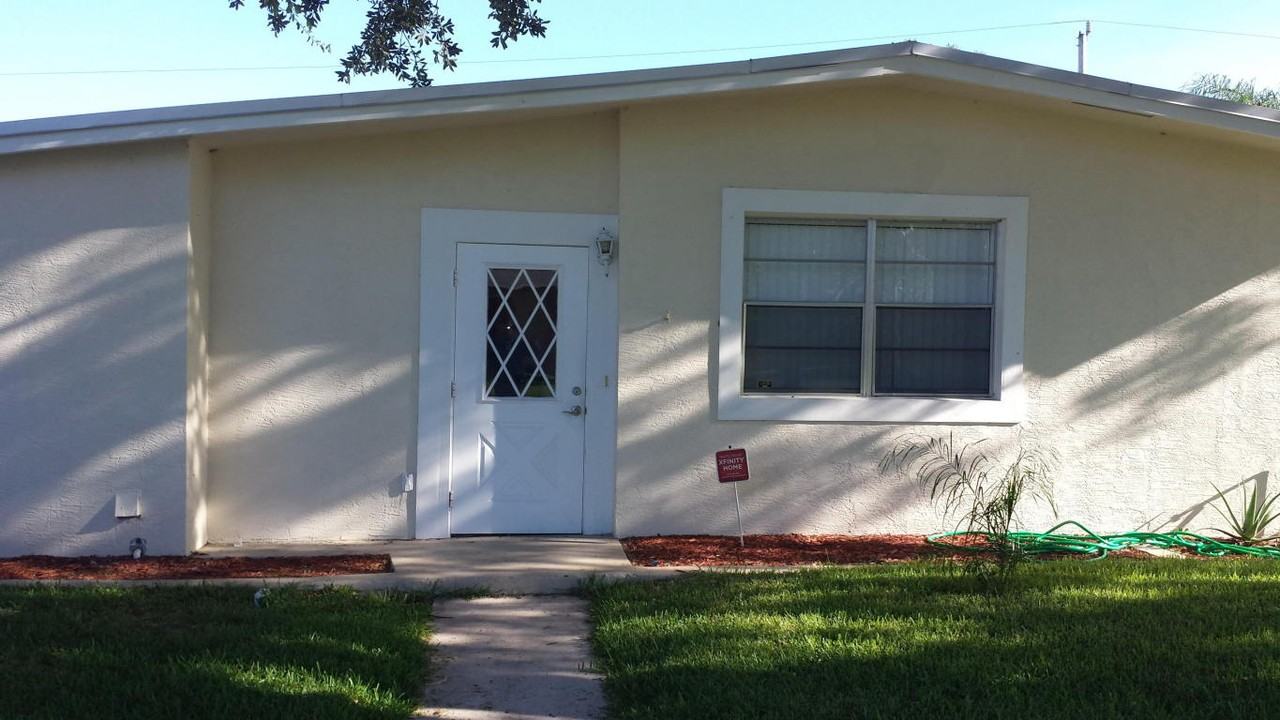 131 SE Naranja Ave - Photo 2 of 25