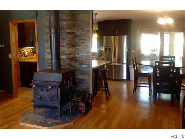 84 Shore Dr - Photo 3 of 8