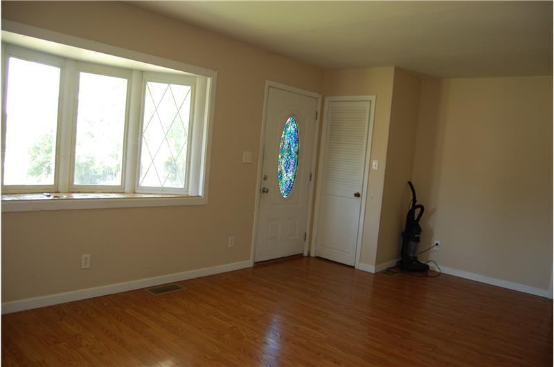 227 Canterbury Blvd - Photo 3 of 23