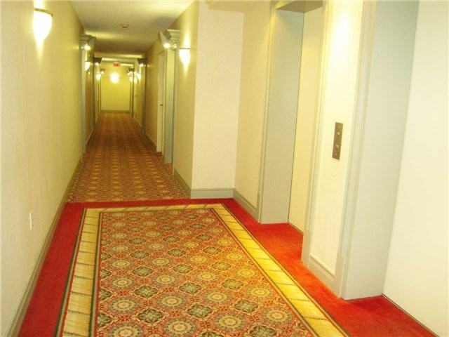 889 Bay St - Photo 3 of 9