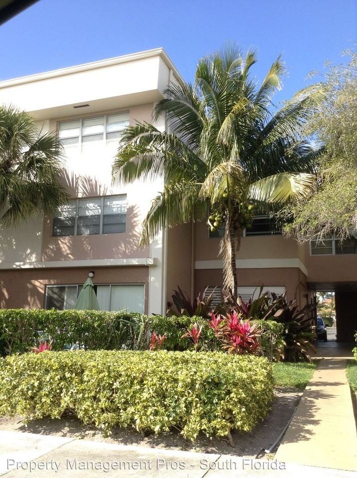 505 NE 20th Ave #206