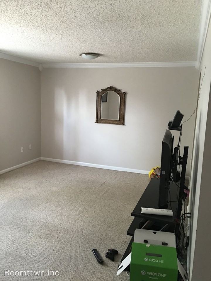 8756 Beacon Cir - Photo 2 of 4