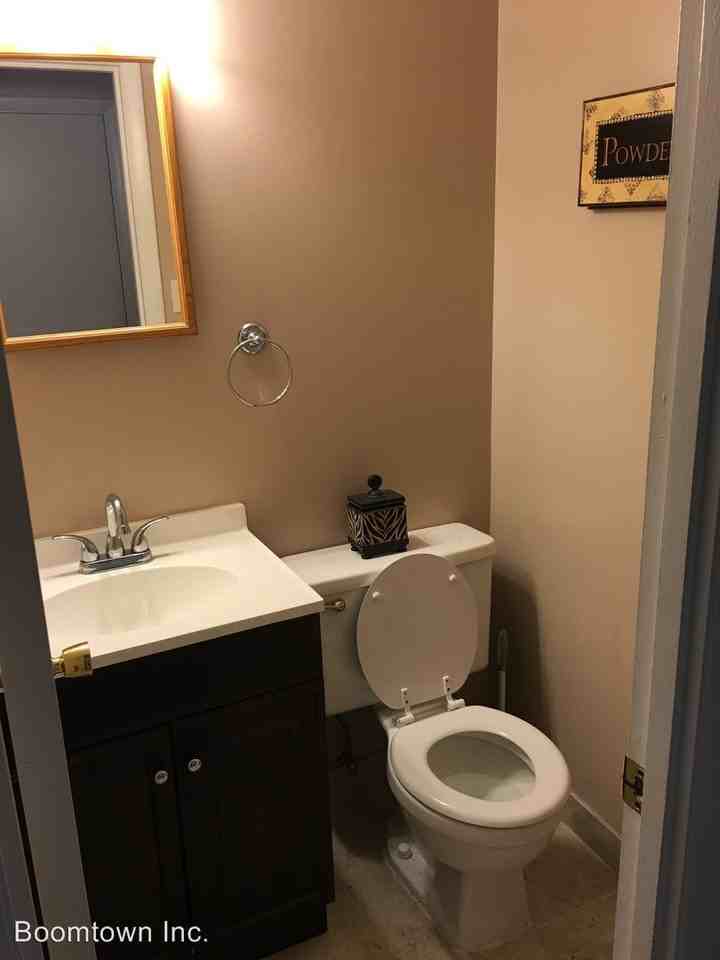 8756 Beacon Cir - Photo 3 of 4