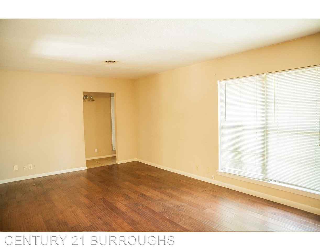 915 Sumner Dr - Photo 3 of 11