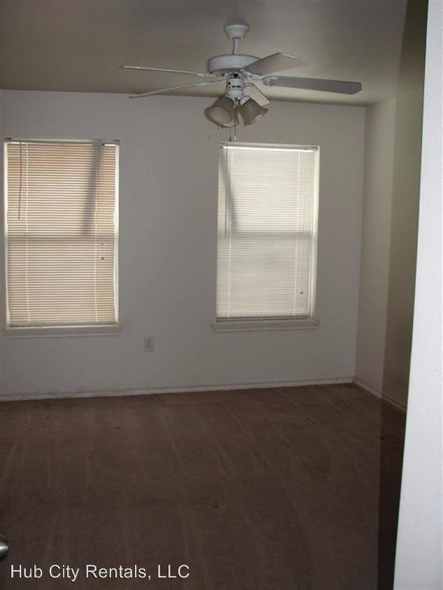 606 N Englewood Ave - Photo 3 of 4