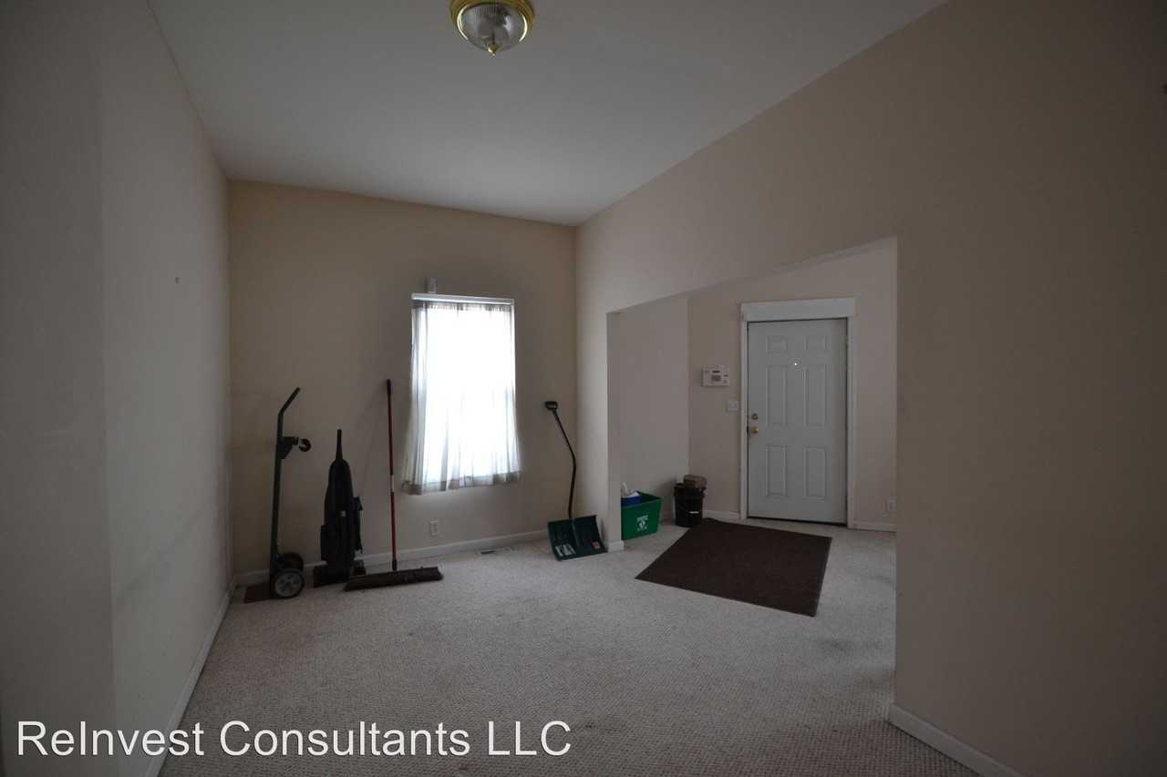 3838 Llewellyn Ave - Photo 2 of 15