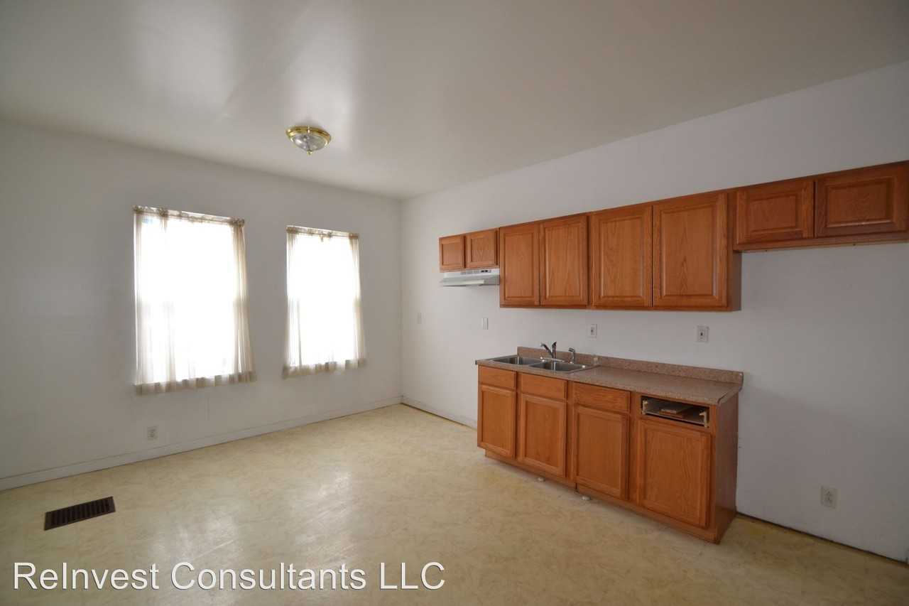 3838 Llewellyn Ave - Photo 3 of 15