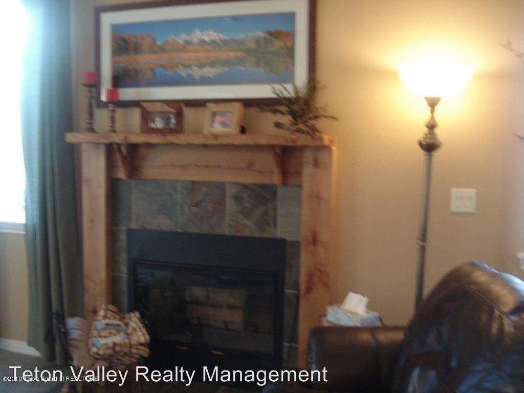 455 Forest View Dr - Photo 3 of 6