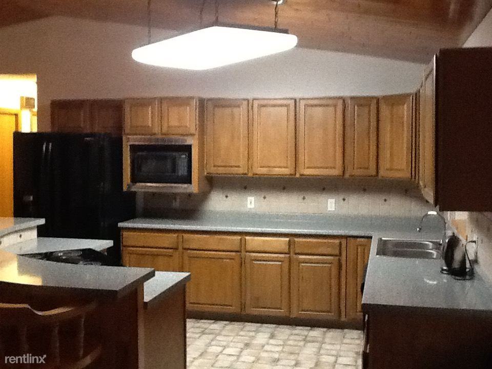 2090 Koch Ave - Photo 3 of 11